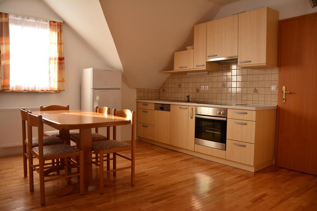 Apartments Gatej 采尔克诺 外观 照片