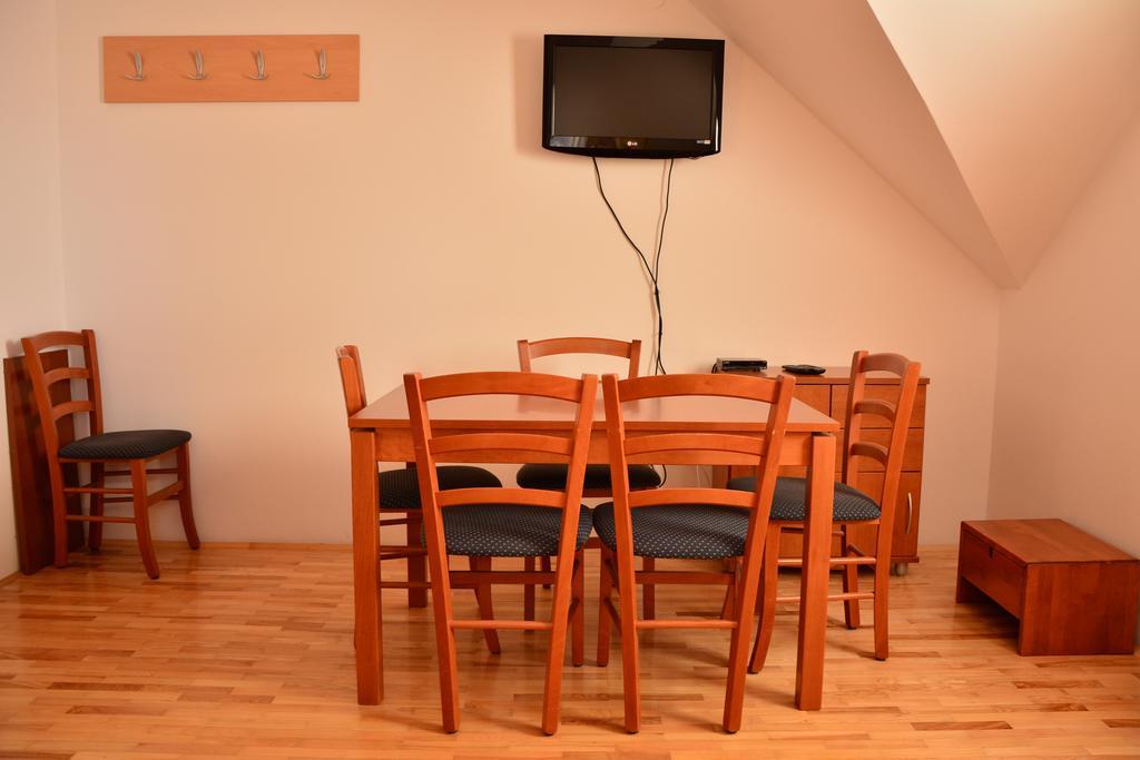 Apartments Gatej 采尔克诺 外观 照片
